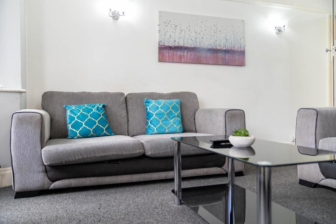 برمنغهام 5 Bedroom House - 11 Guests - Garden - Wifi - Smart Tv - Top Rated - Large Driveway 4 Multiple Vehicles - Perfect For Contractors المظهر الخارجي الصورة